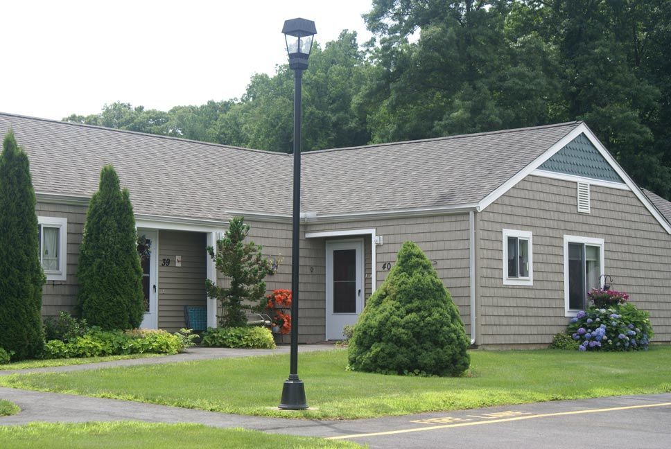 cottage_front_with_lamp_post.jpg