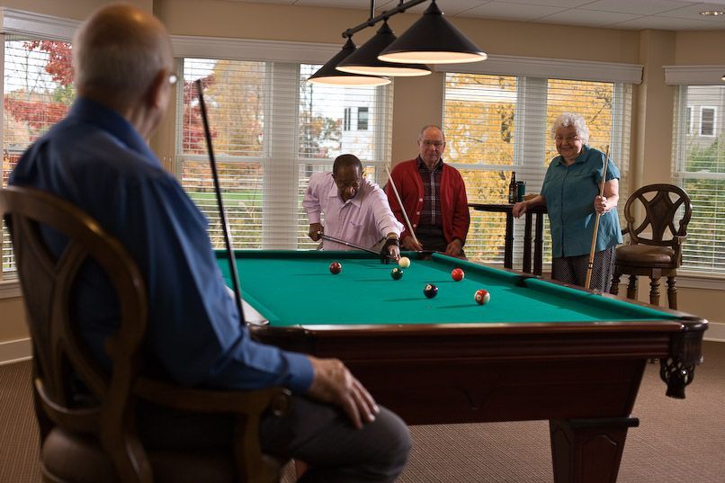34_residents_playing_billiards.jpg