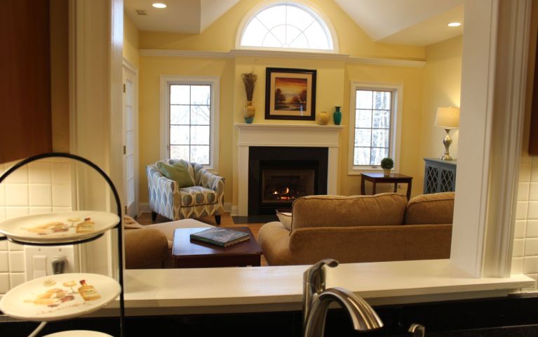  Living area and fireplace